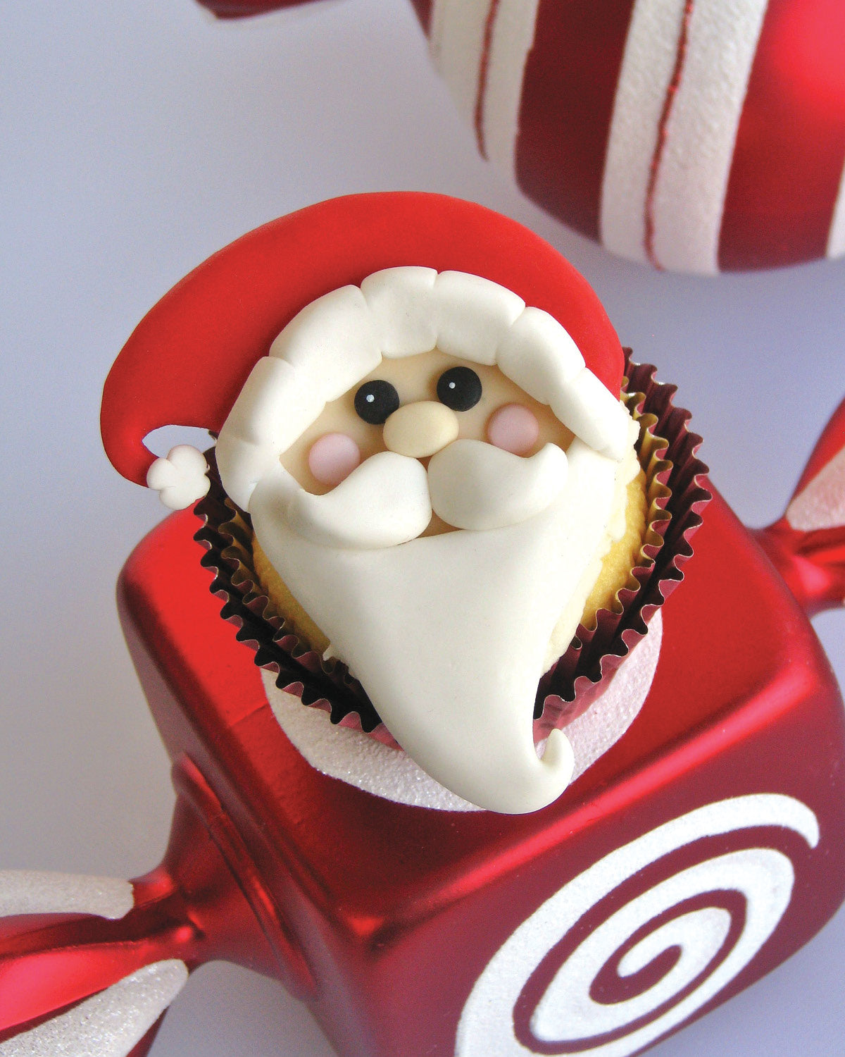 Sweet and Unique Cupcake Toppers: Over 80 Creative Fondant Tutorials, Tips, and Tricks - Cedar Fort Publishing & Media