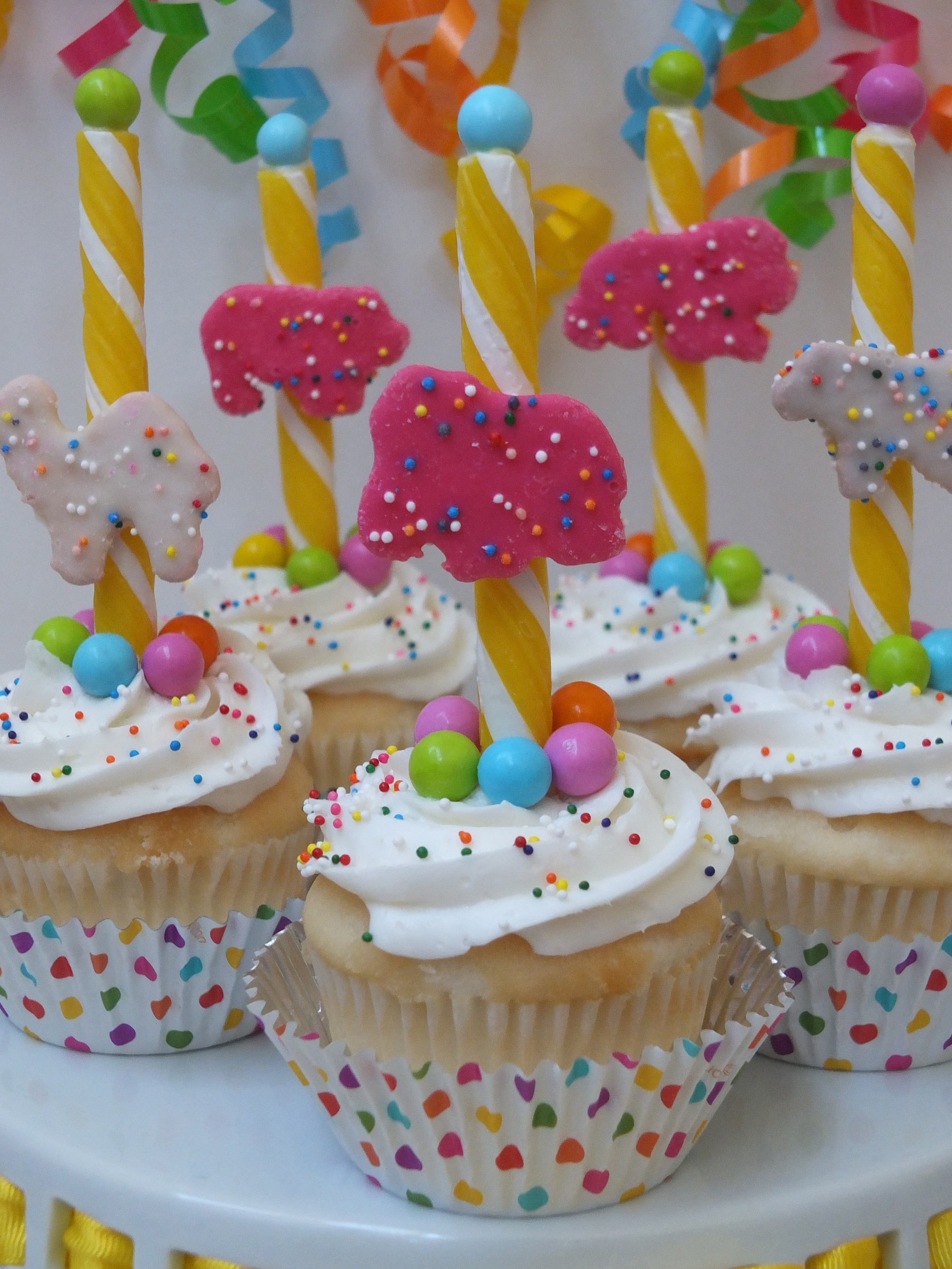 Party with Sweet Treats: Dressed-up Goodies for Every Occasion - Cedar Fort Publishing & Media