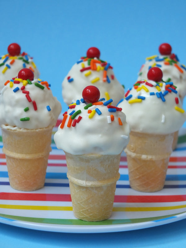 Party with Sweet Treats: Dressed-up Goodies for Every Occasion - Cedar Fort Publishing & Media