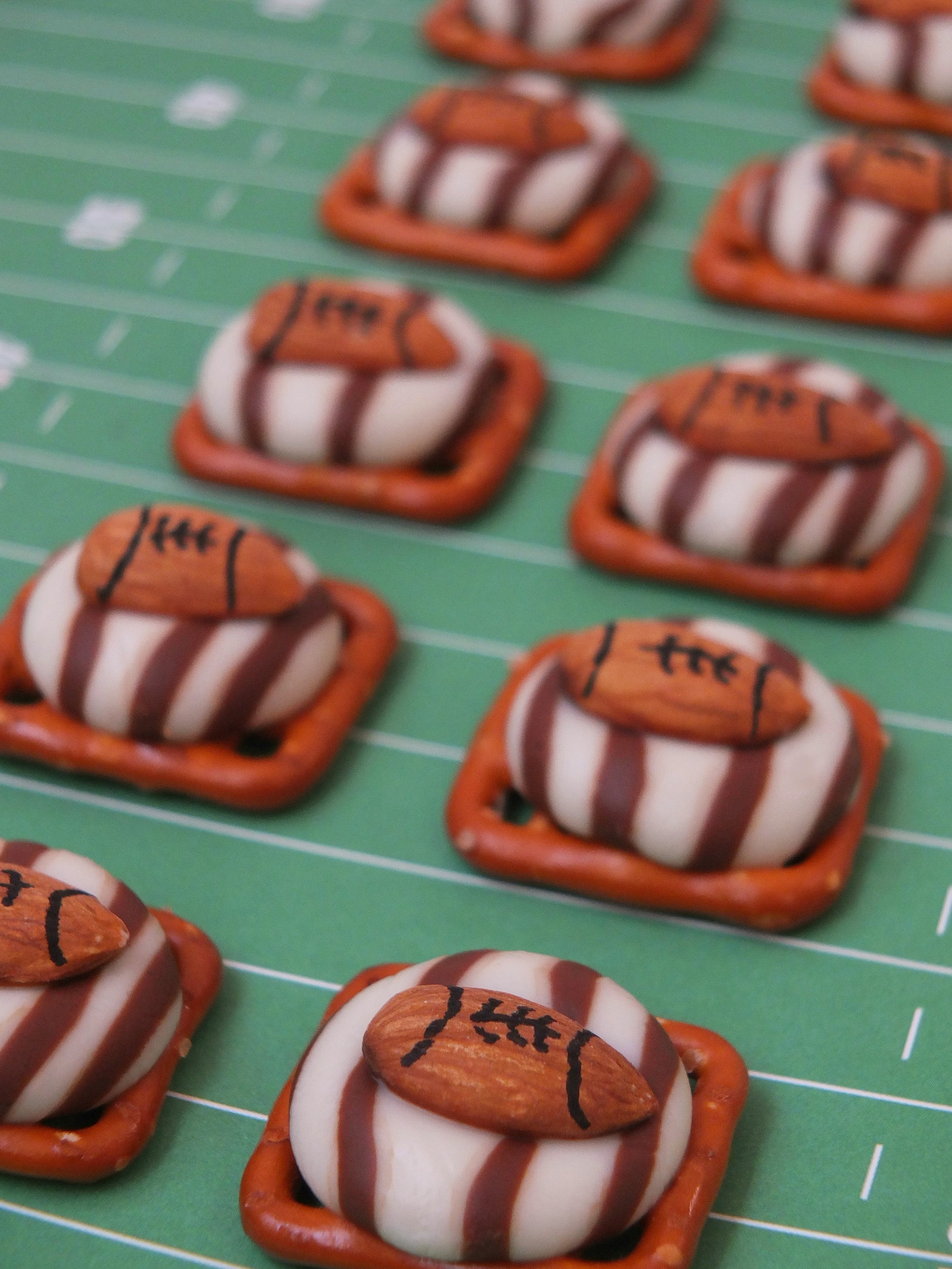 Party with Sweet Treats: Dressed-up Goodies for Every Occasion - Cedar Fort Publishing & Media