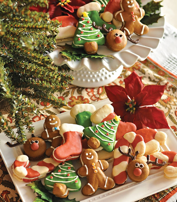 Gourmet French Macarons: Over 75 Unique Flavors and Festive Shapes  (Paperback)